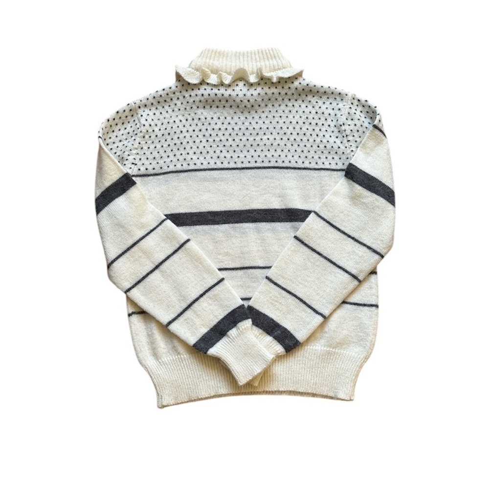 Queen’s Way to Fashion, Vintage Ladies Mock-neck Sweater, Size Large.